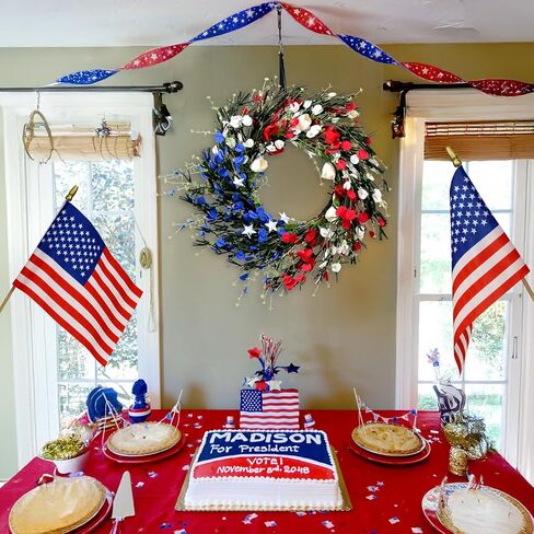 إكليل من الزهور البيضاء والأزرق 20 بوصة 4 يوليو أكاليل للباب الأمامي مع 12 فروع زهرة مشفرة ، يوم الاستقلال ، يوم تذكاري ، إكليل وطني للمنزل والشرفة in Kuwait