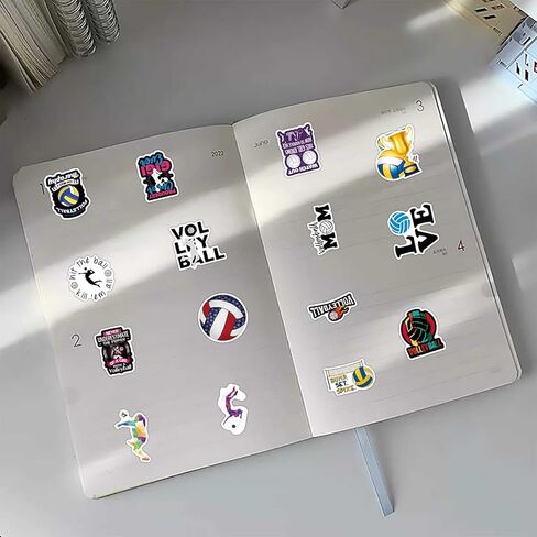 100pcs ملصقات رياضية لكرة القدم لزجاجة ماء ، هدية كرة قدم بارد فينيل مقاوم للماء للأطفال في سن المراهقة صبي البالغين البالغين. in Kuwait