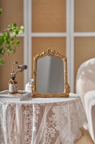 مرآة مكياج مكياج صغيرة في فورتي ، 10.2 "× 7" مرآة طاولة ذهبية عتيقة ، طراز باروكي ، مرآة إطار منحوتة لغرفة النوم ، غرفة المعيشة ، ديكور الطاولة in Kuwait