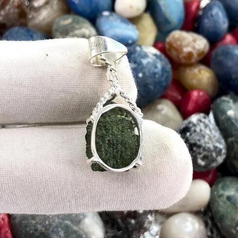 قلادة الأحجار الكريمة الأصلية ، 925 sterling silver moldavite قلادة ، شفاء المولدات الكريستال من جمهورية التشيك ، هدية لها in Saudi Arabia