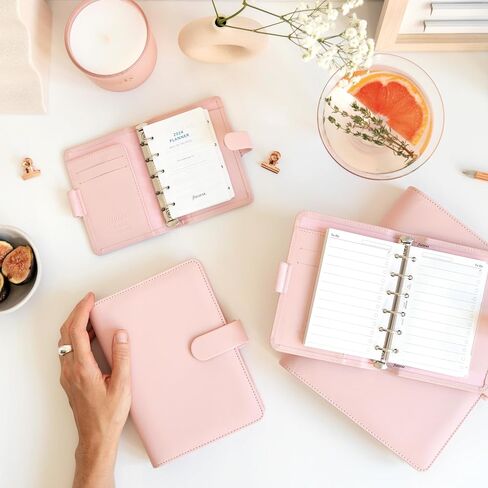 منظم Filofax Saffiano، حجم الجيب، أحمر الخدود - محبب متقاطع، مظهر جلدي، ست حلقات، مذكرات تقويم أسبوع العرض، متعدد اللغات، 2024 (C022697-24) in Saudi Arabia