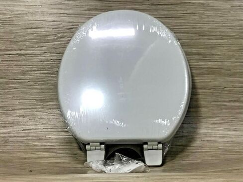 تصميم معاصر فاخر من Jones Stephens مغلق من الأمام - مقعد مرحاض من الخشب الأبيض المستدير مع غطاء C003WD-00 in Kuwait