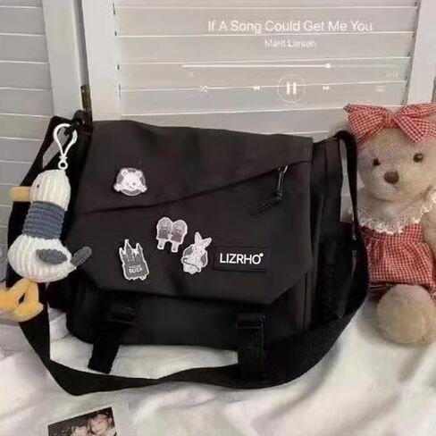 حقيبة تبادل الجمالية مع دبابيس وملحق لطيف Kawaii كيس كتف نايلون الكتف الياباني للنساء الرجال (أسود) in Kuwait