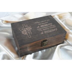 صندوق ذاكرة الحيوانات الأليفة المحفورة - صندوق تذكار خشبي للكلب أو التذكر - هدية فقدان الحيوانات الأليفة - الحجم المتوسط ​​- الانتهاء من الجوز المظلم - 8.5 × 6 × 3 في in Kuwait