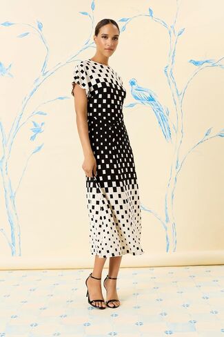 Maggy London Women's High Neckline قصيرة الأكمام Midi ثقب المفتاح الخلفي المربع المربع المربع لحفل الزفاف فستان الزفاف in Saudi Arabia
