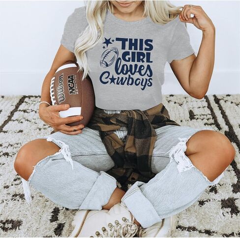 قميص كرة قدم عتيقة يوم لعبة Tshirt Sunday Funday Shirt هذه الفتاة تحب رعاة البقر طباعة أعلى قمصان كرة قدم عارضة in Kuwait