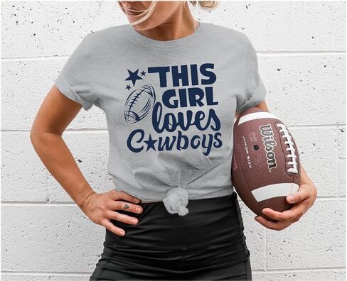 قميص كرة قدم عتيقة يوم لعبة Tshirt Sunday Funday Shirt هذه الفتاة تحب رعاة البقر طباعة أعلى قمصان كرة قدم عارضة in Kuwait