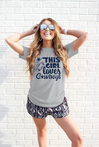 قميص كرة قدم عتيقة يوم لعبة Tshirt Sunday Funday Shirt هذه الفتاة تحب رعاة البقر طباعة أعلى قمصان كرة قدم عارضة in Kuwait
