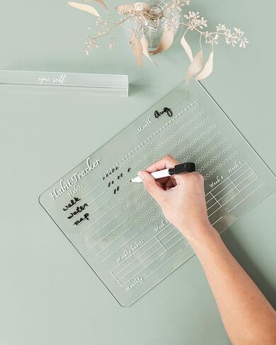 مساعدة - متتبع العادات الأسبوعية من الأكريليك - لوح مسح جاف ومسح نظيف - لاحظ اتجاهات السلوك وتشجيع العادات الصحية - تصميم بسيط للمكتب أو غرفة النوم - المجلة والتركيز in Kuwait