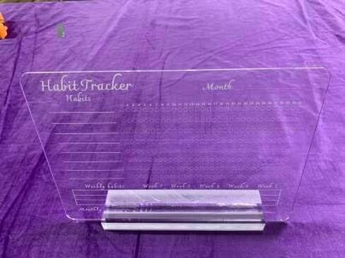 مساعدة - متتبع العادات الأسبوعية من الأكريليك - لوح مسح جاف ومسح نظيف - لاحظ اتجاهات السلوك وتشجيع العادات الصحية - تصميم بسيط للمكتب أو غرفة النوم - المجلة والتركيز in Kuwait
