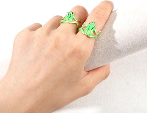 HJZHI 4PCS Tree Frog Rings Set, Adjustable Tree Frog Jewelry Funny Green Frogs Ring Open Frogs Shaped Finger Ring Ear Clip Funny Animal Rings for Women Vintage Punk Style Gift in Kuwait
