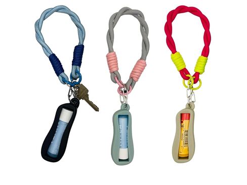 سلسلة مفاتيح 2-in-1 للشفاه مع حزام معصم-يناسب معظم مسكنات الشفاه ، مثالية للتنقل-SkyBlue العميق in Kuwait