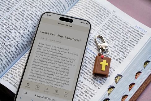 Mini Bible Keychain - اضغط مع الهاتف الذكي للآيات اليومية ، وصول الكتاب المقدس ، ولوحة الصلاة والمزيد in Saudi Arabia