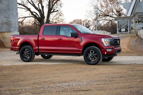 Rough Country 2 "Lift Kit W/N3 Struts & Shocks for 21-25 Ford F-150 4WD-57131 in Saudi Arabia