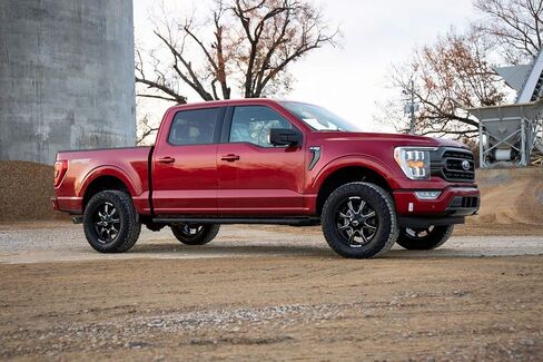 Rough Country 2 "Lift Kit W/N3 Struts & Shocks for 21-25 Ford F-150 4WD-57131 in Saudi Arabia
