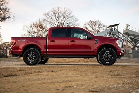 Rough Country 2 "Lift Kit W/N3 Struts & Shocks for 21-25 Ford F-150 4WD-57131 in Saudi Arabia