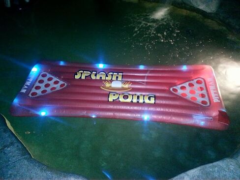 طاولة Pittman Outdoors العائمة لشرب البيرة - طاولة قابلة للنفخ سبلاش بونج مع حاملات أكواب متوهجة في الظلام، تتسع لشخصين أو 4 أشخاص in Kuwait