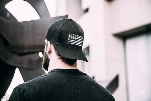 الولايات المتحدة الأمريكية العلم Flexfit Cap | مصنوعة من تصميم المواد الوطنية | جميع المناسبات الداخلية والخارجية in Kuwait
