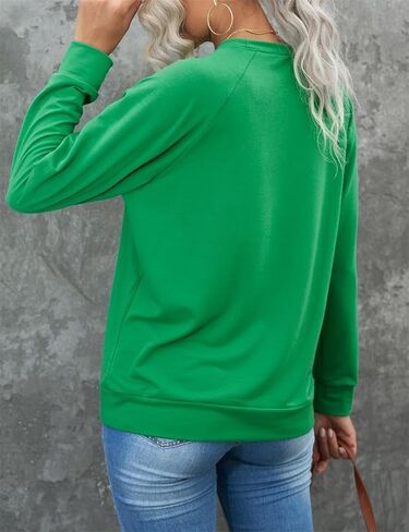سويت شيرت نسائي من نوع St Patricks Day، قميص شامروك برقبة دائرية، قميص كاجوال بأكمام طويلة وطباعة البرسيم الأيرلندي in Saudi Arabia