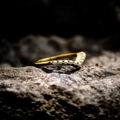 Gold V Shape Pearl Conging Ring for Women - Dainty Chevron Band ، خاتم الزفاف الأنيق البسيط ، خاتم الوعد ، هدية وصيفات الشرف ، مجوهرات طراز عتيقة in Saudi Arabia