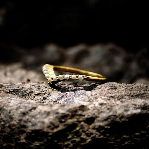 Gold V Shape Pearl Conging Ring for Women - Dainty Chevron Band ، خاتم الزفاف الأنيق البسيط ، خاتم الوعد ، هدية وصيفات الشرف ، مجوهرات طراز عتيقة in Saudi Arabia