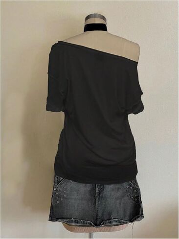 Women's Off The Shoulder Goth Graphic Tees Short Sleeve Asymmetrical Slim Fit Y2K T Shirts in Kuwait