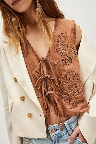 Women Lace Trim Vest Tank Top Sleeveless Button Down Cardigan Crop Tops Cute Summer Cami Shirt Y2k Going Out Tops in Kuwait