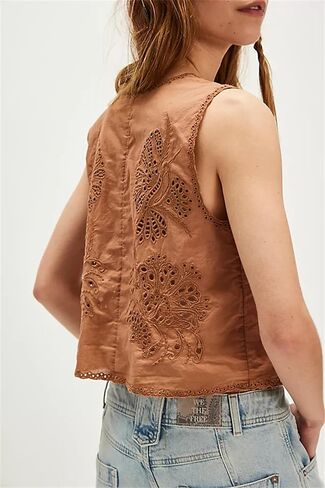 Women Lace Trim Vest Tank Top Sleeveless Button Down Cardigan Crop Tops Cute Summer Cami Shirt Y2k Going Out Tops in Kuwait