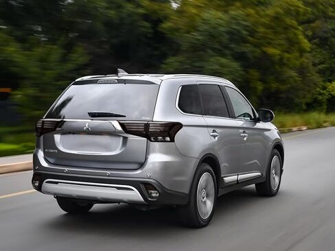 Rvinyl Tail Light Pre Cut Film Tint Kit in Blackout Smoke متوافق مع Mitsubishi Outlander 2016-2020 - ظهور لاصقة in Saudi Arabia