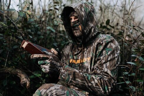سترة Muddy Outdoors الرجالية ذات القلنسوة ذات الأداء القياسي TRX/Mossy Oak Bottomland / 3X in Kuwait