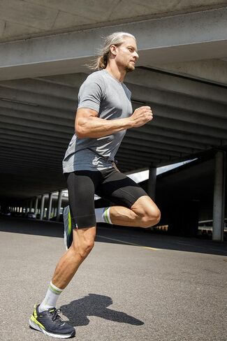 RELAXSAN Sport 8040 تحتوي على شورتات رياضية مضغوطة للجنسين والرجال والنساء in Saudi Arabia