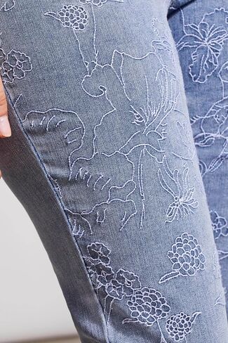 Tribal Women's Audrey Emroidered Straight Crop Jeans in Saudi Arabia
