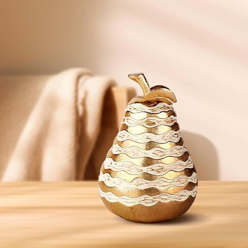 Resin Pear Home Décor الحلي ، تصميم أبيض ذهبي الأنيق ، مثالي للمكتب والجدول الديكور ، قطعة لهجة حديثة أنيقة in Kuwait