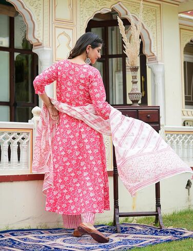 Yash Gallery النسائية الأزهار المطبوعة Anarkali Kurta مع السراويل و DuPatta in Saudi Arabia