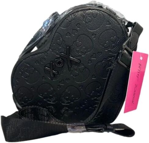 Betsey Johnson Xo Heart في جميع أنحاء جمجمة منقوشة على شكل قلب أسود من الجلد الصغير مقبض صغير مقبض حقيبة الكتف حقيبة كتف in Saudi Arabia