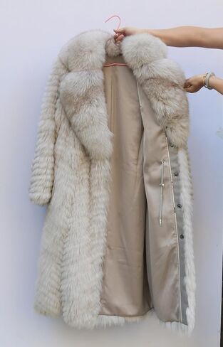 نساء Fox Fox Fure Coat الطويل الطويل الشتاء سترة من ذوي الياقات البيضاء الضخمة in Saudi Arabia