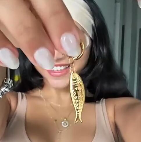 الأطواق الذهبية الأسماك التي تتدلى للنساء ، Summer Beach Huggie Hoop فريدة من نوعها 3D Stereo Tiny Fish Drop Dropring Arrating Good Fashion Jewelry Gift in Kuwait