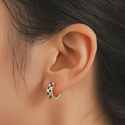 فقط Jump Chick Small Hoop Cratilage أقراط للنساء بالأبيض والأسود قلب الأذواق الأقراط في أقراط القلب أبيض أبيض أغطية الأركان الهدايا للمجوهرات المجوهرات in Saudi Arabia