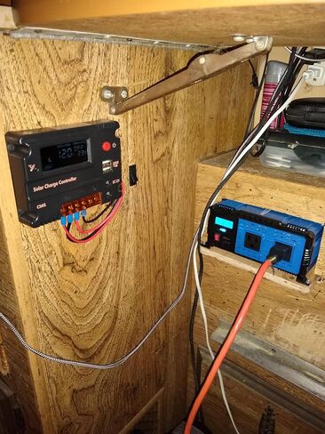 1000W Power Inverter DC 12V to 120V AC Car Inverter Power Converter with Dual 120 Volt AC Outlets. Easy to Install, Automotive Back Up Power Supply for Televisions, Blenders, Power Tools in Kuwait