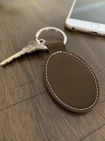 سلسلة مفاتيح Lasergram Oval ، صياد مع كلب ، نقش شخصي in Kuwait