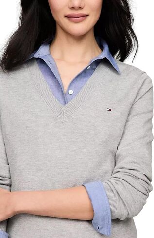 Tommy Hilfiger Women's Classic Fit Lightweight V-Neck Sweater in Saudi Arabia