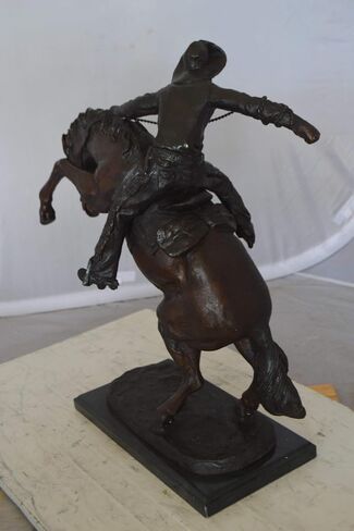 تمثال برونزي Wooly Chaps بواسطة Remington - Sculpture Western Western Cowboy Sculpture ، مثالي لهواة الجمع والديكور المنزلي ، المصنوع يدويًا بالبرونز المفصل ، 19 "L x 11" W × 23 "H in Saudi Arabia