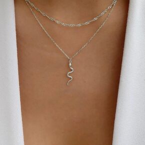 Boho Layered Snake Pendant Necklace Choker Punk Layered Snake Choker Necklace Gold Serpent Necklace Double Layer Twist Chain Necklace Jewelry for Women and Girls