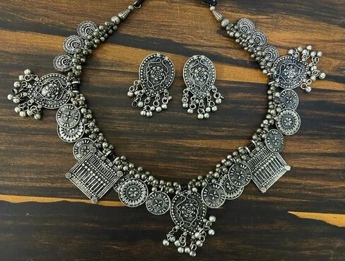 قلادة من الفضة المؤكسدة بتصميم افغاني عتيق للحفلات الهندية من سيدهاتفا in Kuwait