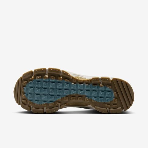 Nike Zoom Fomero Roam Men Men Winterized Shoes (HV4294-009 ، College Gray/Rase Gray/Gum Dark Brown/White) in Saudi Arabia