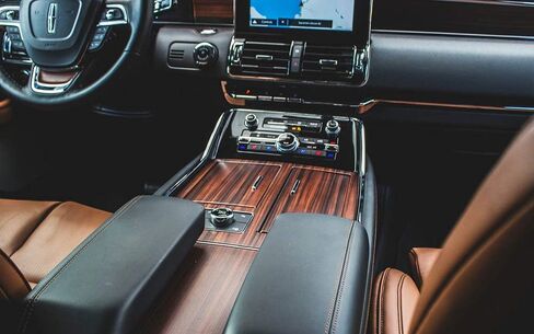 مصنوعة في الولايات المتحدة الأمريكية المصممة لـ Lincoln Navigator 2018-2025 زوج وحدة التحكم في مركز مسند Auto Center Neoperen in Kuwait