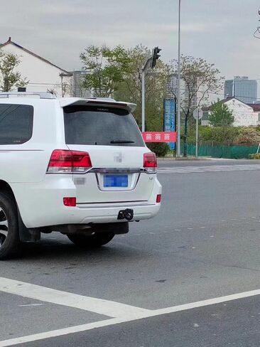 شفة Tailer Tail Wing Tail الخلفية لاند Cruiser LC200 2008-2023 مع الضوء in Saudi Arabia