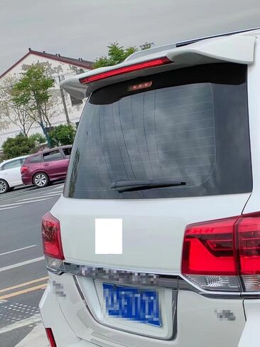 شفة Tailer Tail Wing Tail الخلفية لاند Cruiser LC200 2008-2023 مع الضوء in Saudi Arabia