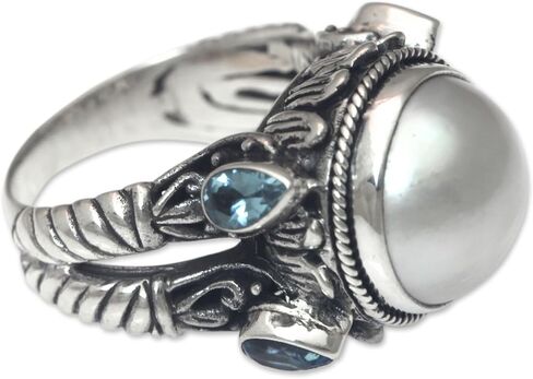Novica الحرفي المصنوع يدويًا مصنوعة يدويًا لؤلؤة لؤلؤة زرقاء توباز خاتم الكوكتيل. in Saudi Arabia