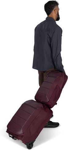 حقيبة الظهر المحمولة Osprey Ozone مع Backpanel Airscape ™ - حقيبة سفر خفيفة الوزن مع كم كمبيوتر محمول - حقيبة سفر متوافقة مع الرجال والنساء ، الأسود in Saudi Arabia